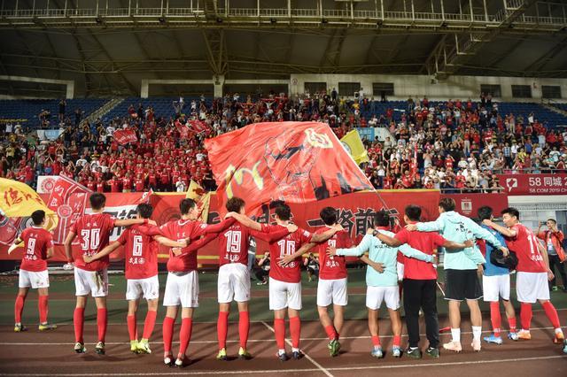 TA分析英格兰队小组赛形势：克罗地亚年龄大、加纳球员有威胁（TA解读英格兰小组前景：克罗地亚阵容老化，加纳球员具威胁）