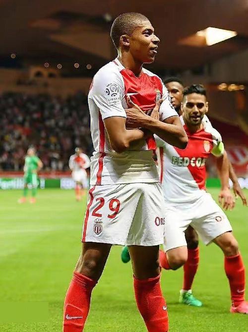 中甲半场：丹克莱尔1射1传，高华泽破门，石家庄功夫2-0大连鲲城（中甲半场战报：丹克莱尔一传一射，高华泽建功，石家庄功夫暂2-0领先大连鲲城）