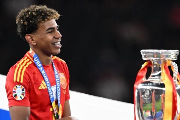 冬日暖阳映照赛场 校友欢聚情满中原（冬阳映赛场 校友齐聚情满中原）