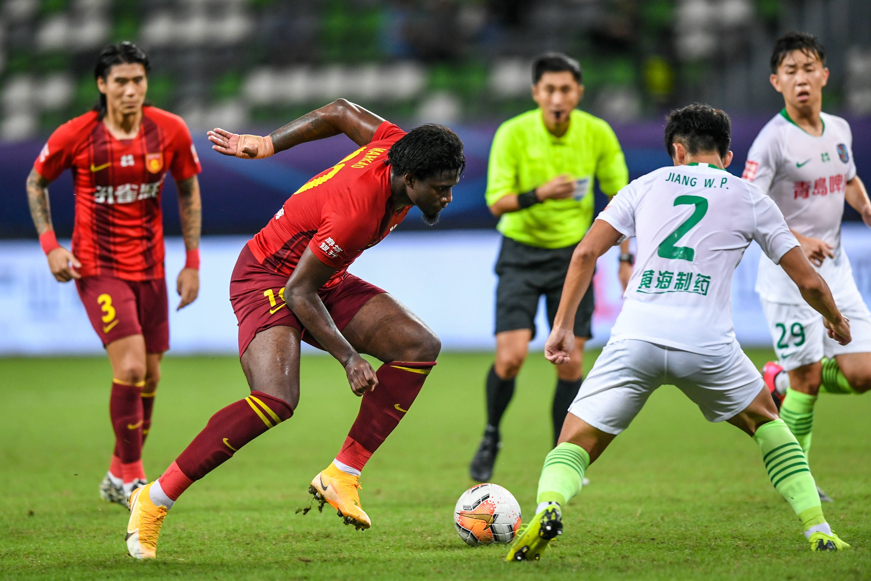 WTT总决赛：林诗栋／蒯曼1-3不敌林仲勋／申裕斌无缘决赛（林诗栋／蒯曼1-3负于林仲勋／申裕斌，WTT总决赛无缘争冠）